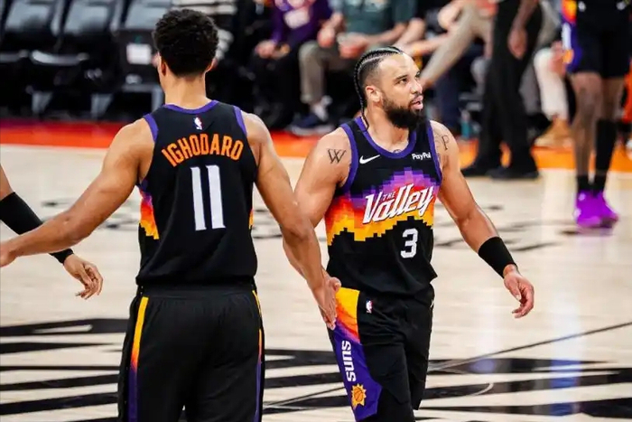 app下载-包含勒沃库森绝杀压哨备战NBA季后赛今晨菲尼克斯太阳备战NBA常规赛，俄克拉荷马雷霆围绕CBA季后赛官宣签约看傻球迷的词条